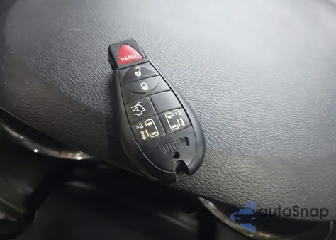 2013 Chrysler Town & Country Touring из США, поврежденный, VIN 2C4RC1BG7DR667819